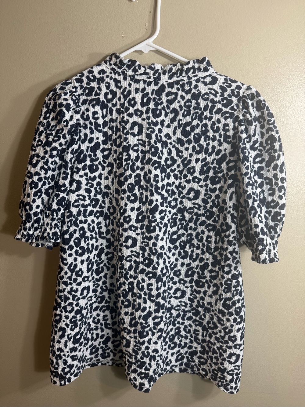 LOFT Dark Navy White Leopard Print Puff Sleeve Textured Blouse Large - Picture 9 of 9